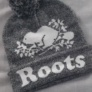 2/$25🎉 NWOT Host Pick Roots Warm Winter Toque 2